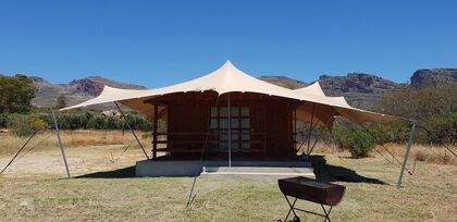 De Pakhuys Witkruis Room with Cederberg mountains in the background